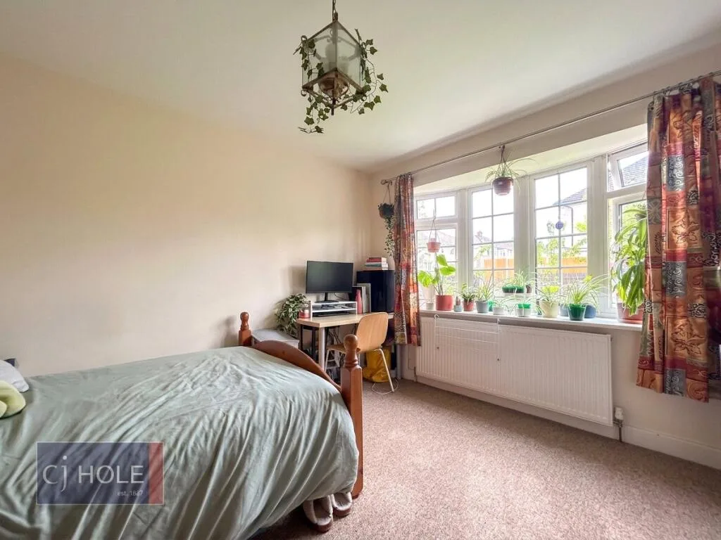 4 bedroom end of terrace house for rent