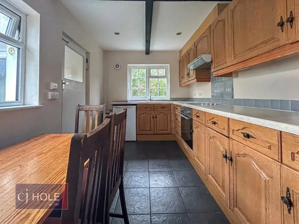 4 bedroom end of terrace house for rent