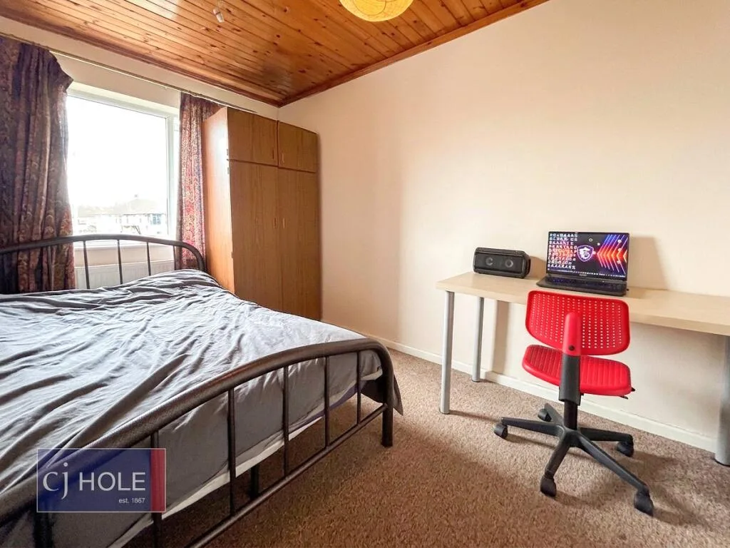 4 bedroom end of terrace house for rent