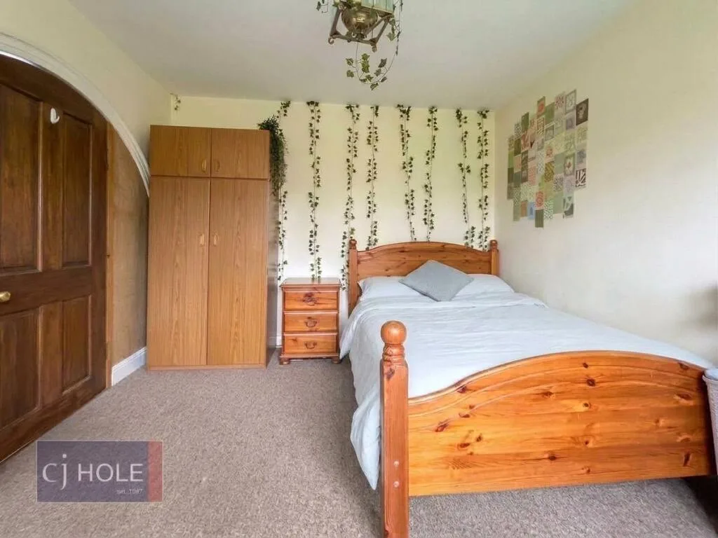 4 bedroom end of terrace house for rent