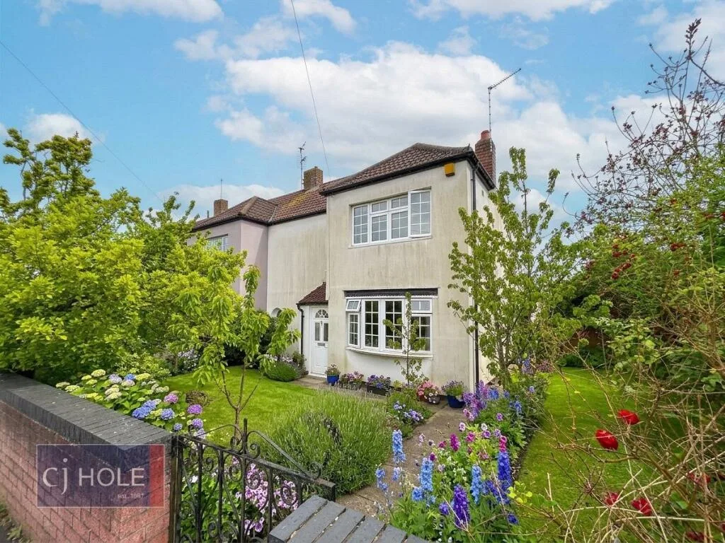 4 bedroom end of terrace house for rent