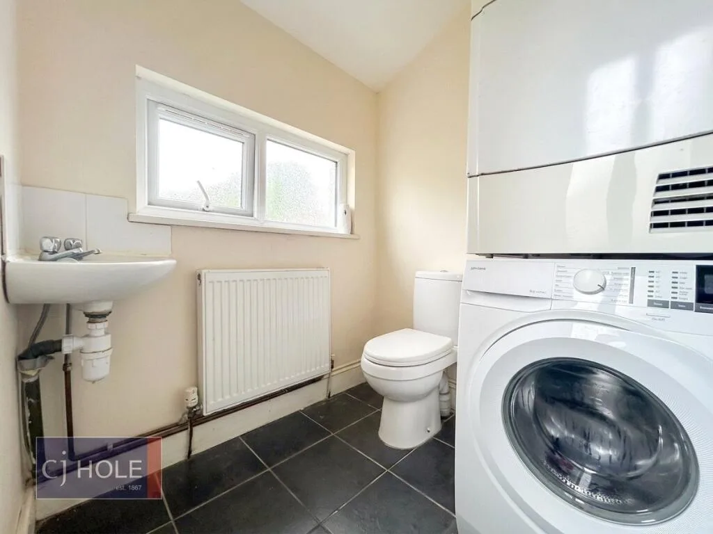 4 bedroom end of terrace house for rent