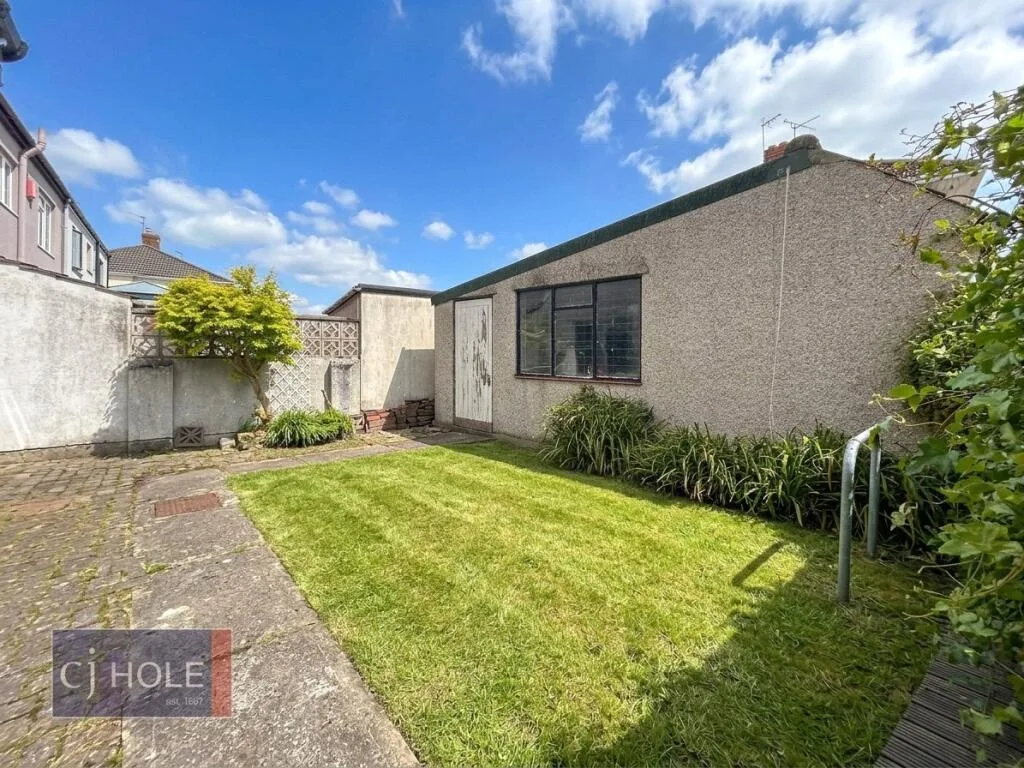 4 bedroom end of terrace house for rent