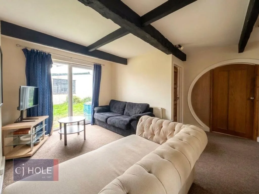 4 bedroom end of terrace house for rent