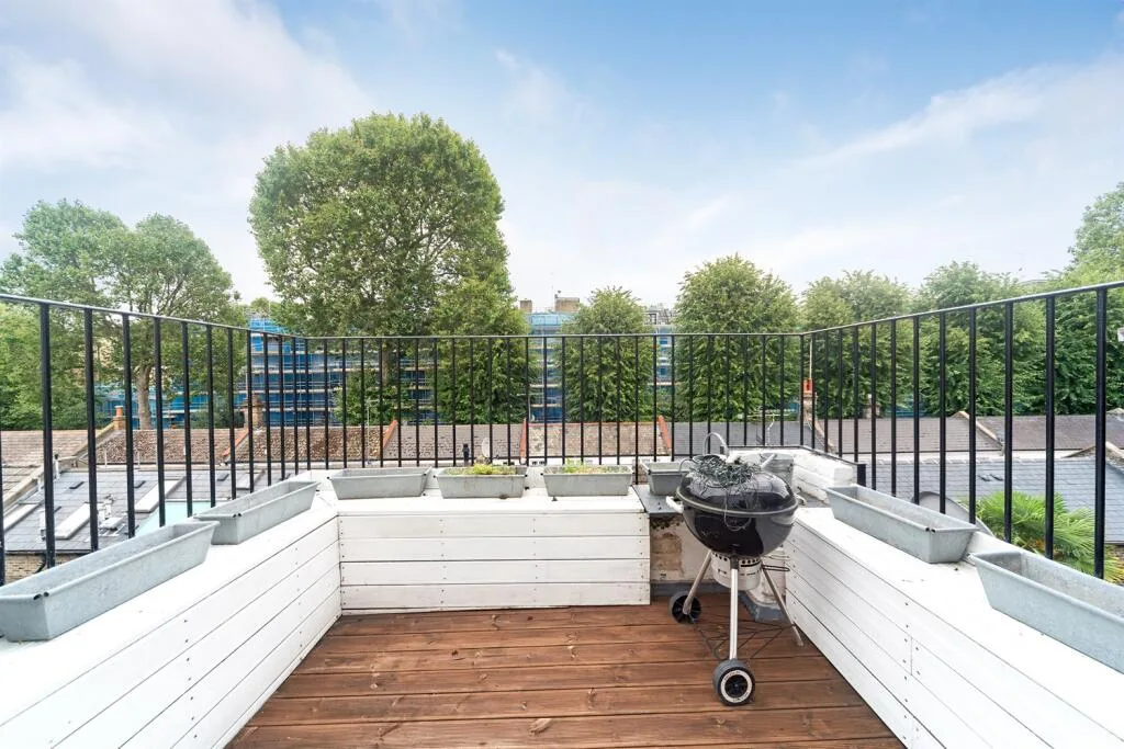 3 bedroom maisonette for rent