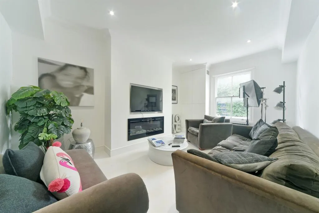 3 bedroom maisonette for rent