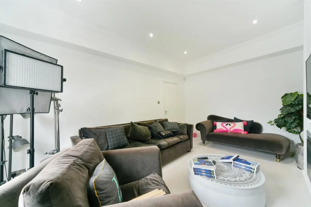 3 bedroom maisonette for rent
