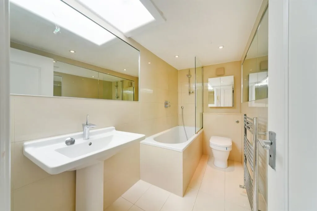 3 bedroom maisonette for rent
