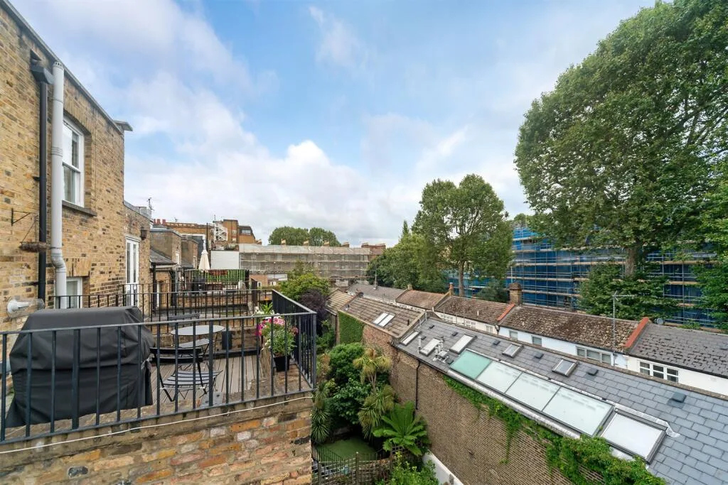 3 bedroom maisonette for rent