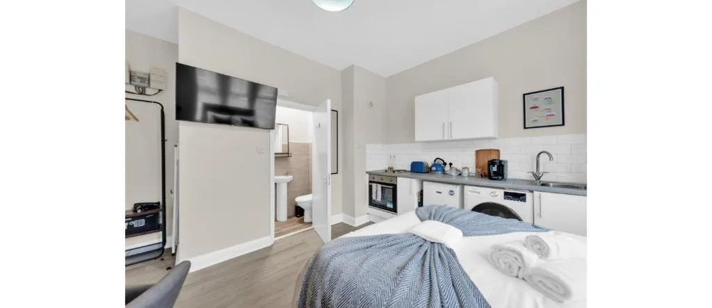 Studio flat for rent