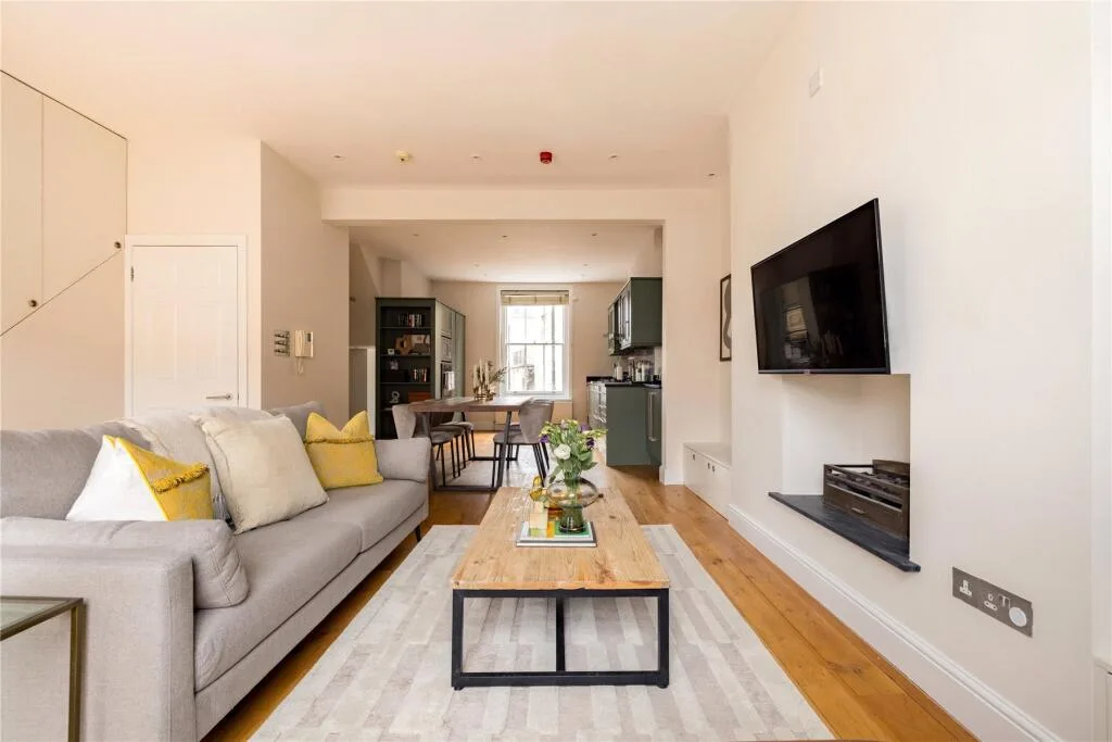 2 bedroom maisonette for rent