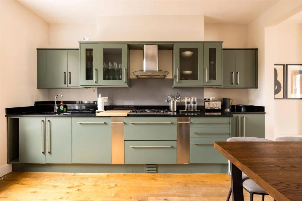 2 bedroom maisonette for rent