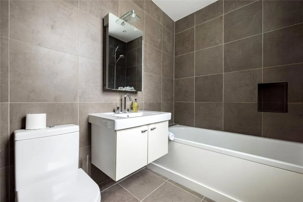 2 bedroom maisonette for rent