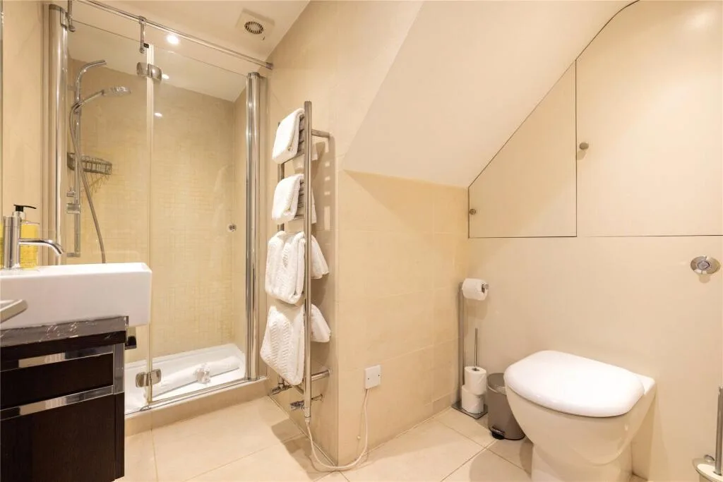 2 bedroom maisonette for rent