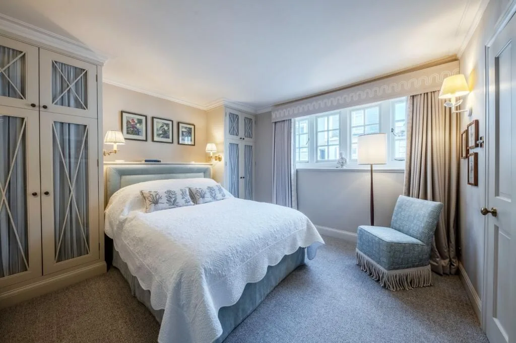 2 bedroom mews property for rent