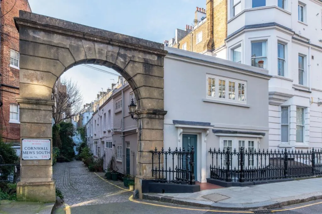 2 bedroom mews property for rent