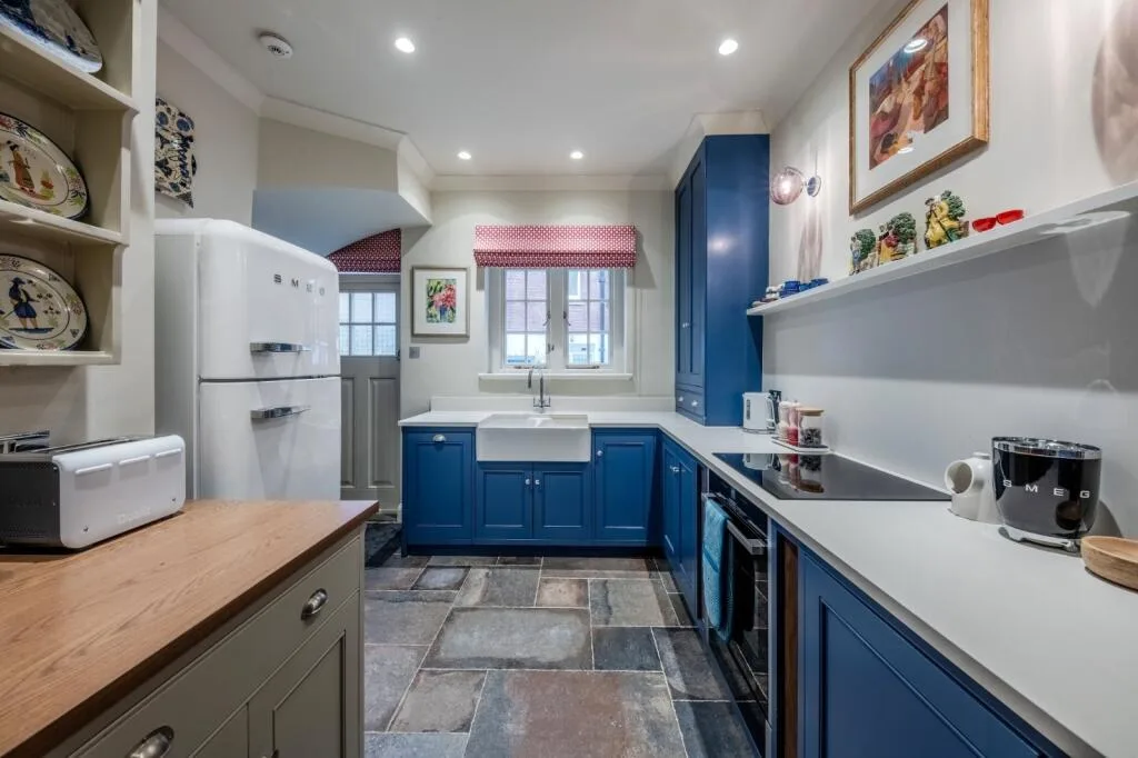 2 bedroom mews property for rent