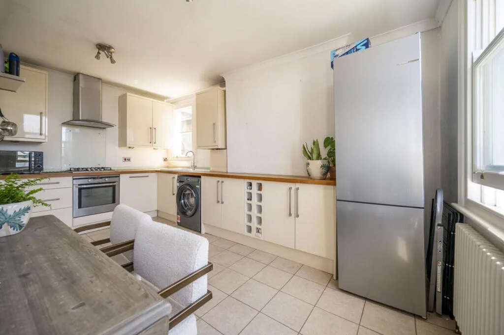 3 bedroom flat for rent