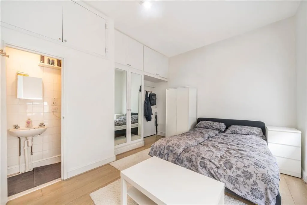 Studio flat for rent