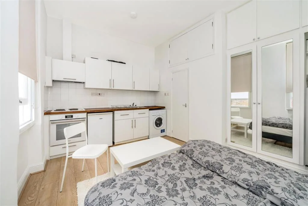 Studio flat for rent