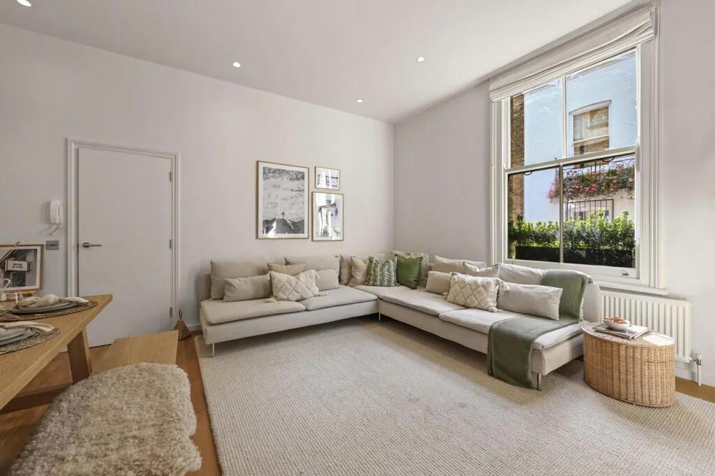 2 bedroom maisonette for rent