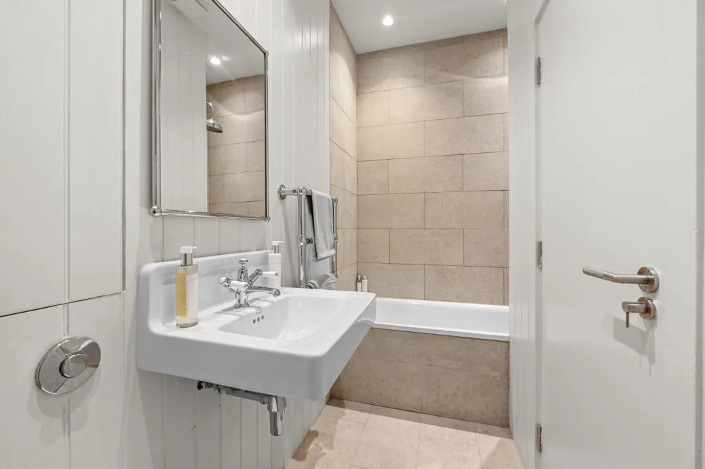 2 bedroom maisonette for rent