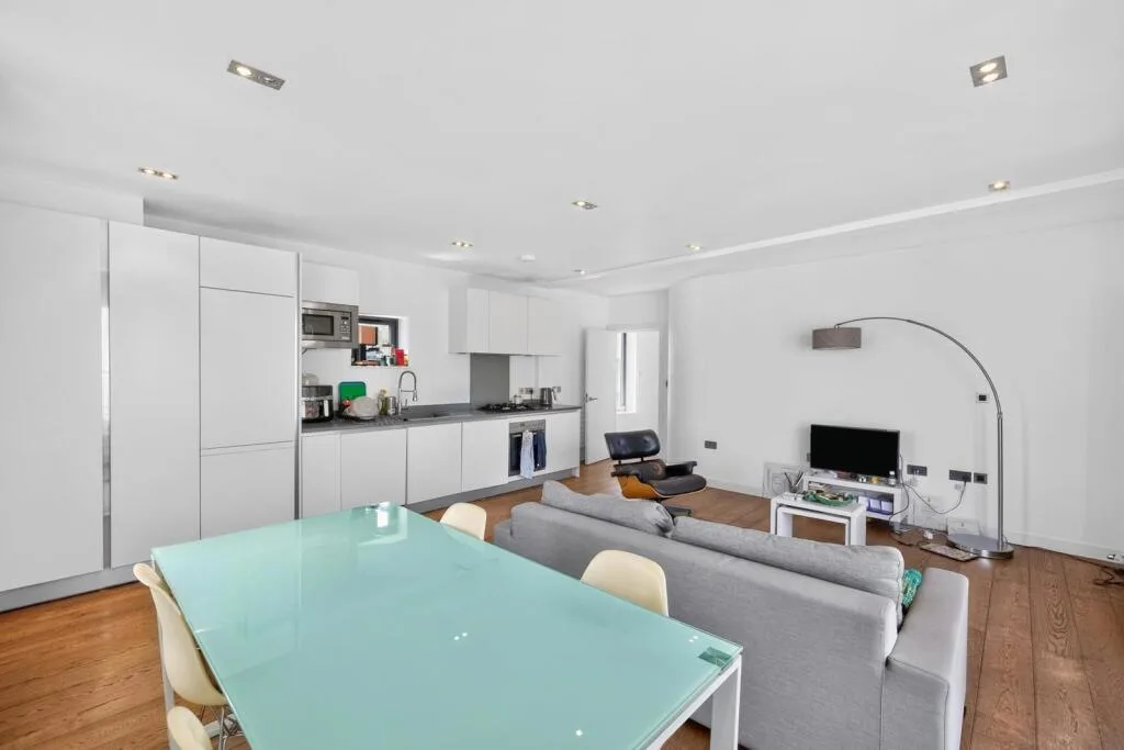2 bedroom penthouse for rent