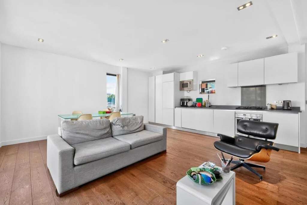 2 bedroom penthouse for rent