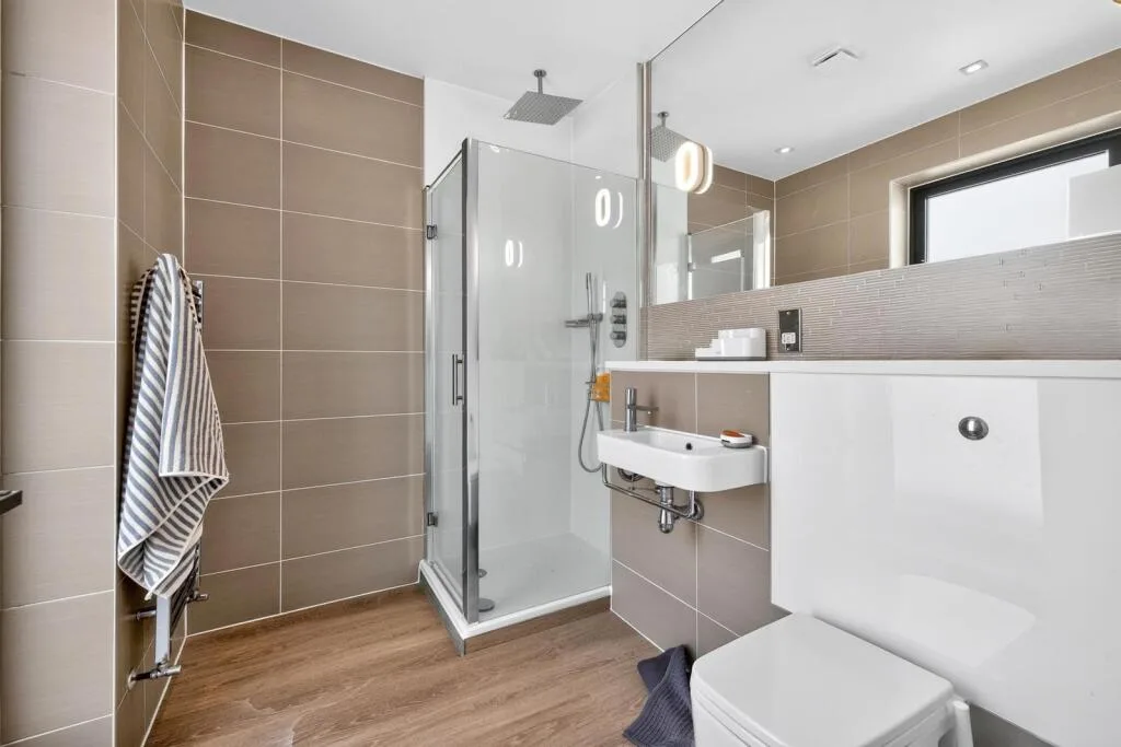 2 bedroom penthouse for rent