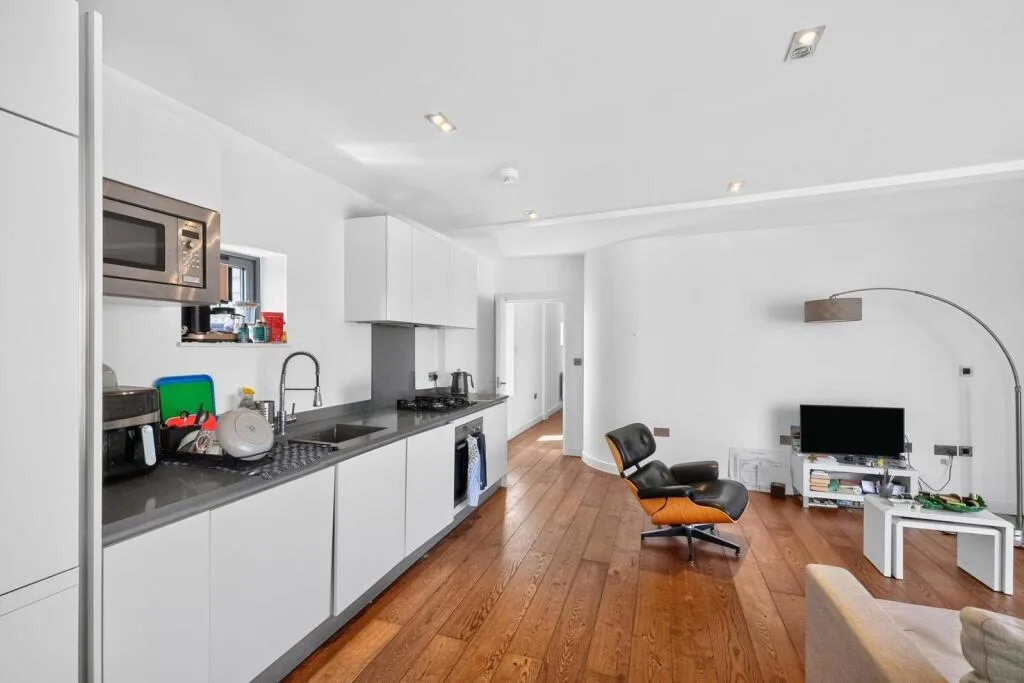 2 bedroom penthouse for rent