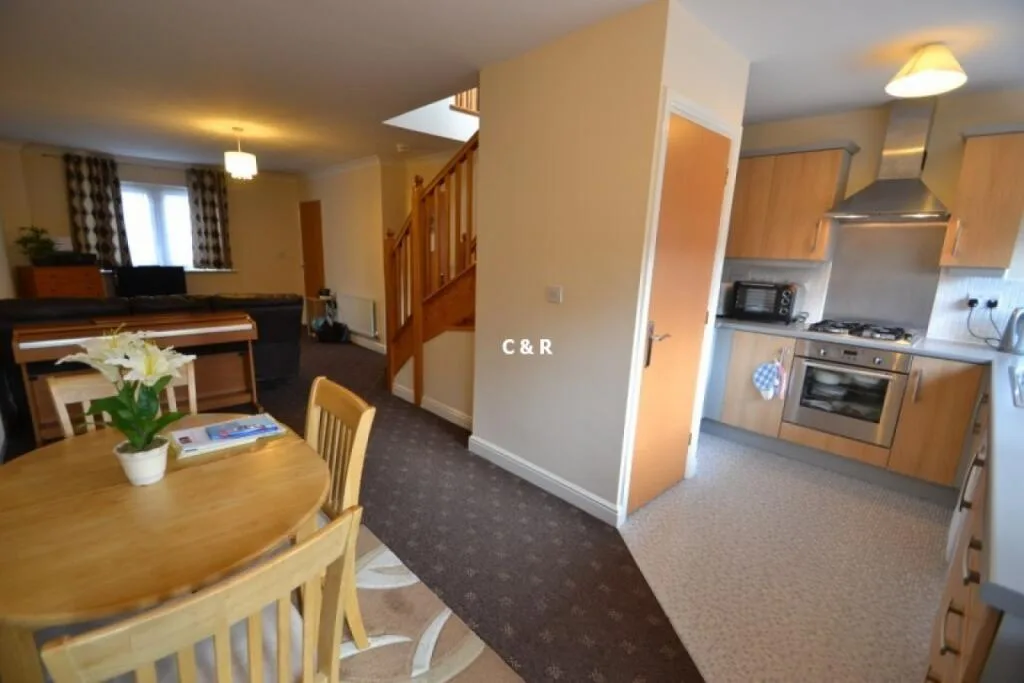 3 bedroom end of terrace house for rent