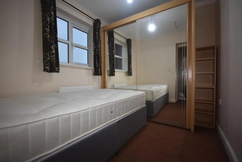 3 bedroom end of terrace house for rent