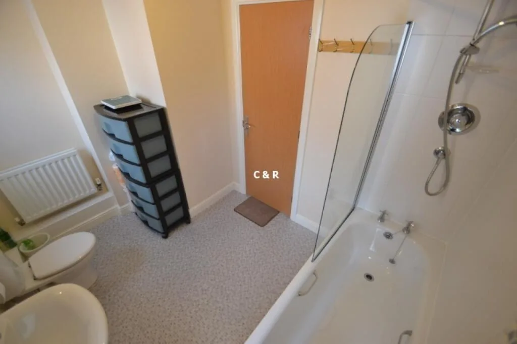 3 bedroom end of terrace house for rent