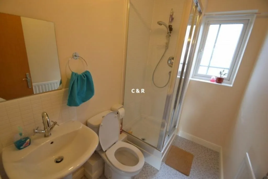 3 bedroom end of terrace house for rent