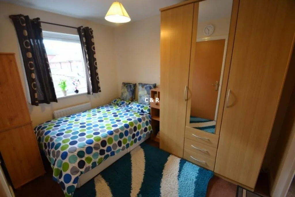 3 bedroom end of terrace house for rent