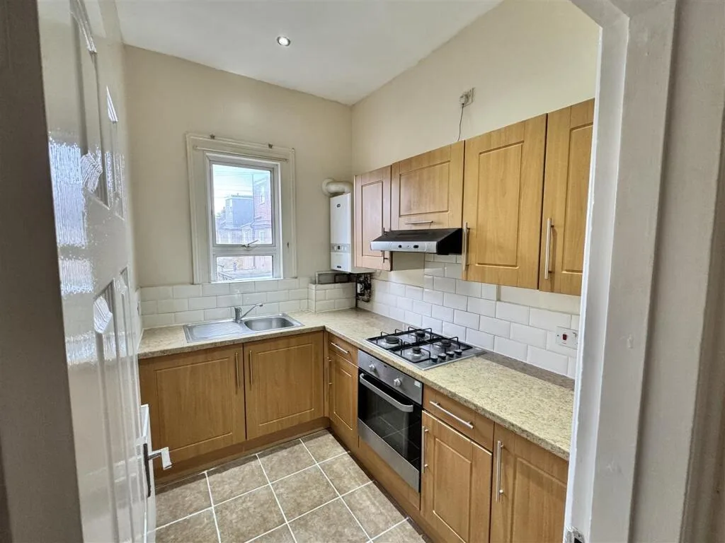 2 bedroom maisonette for rent