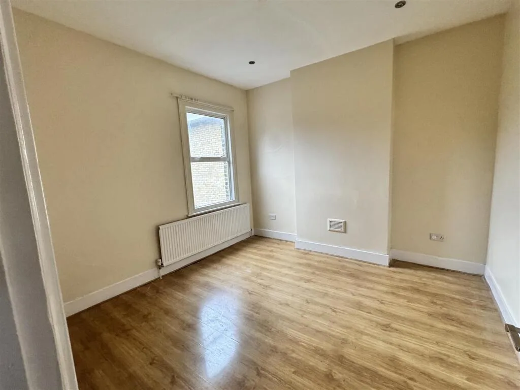 2 bedroom maisonette for rent