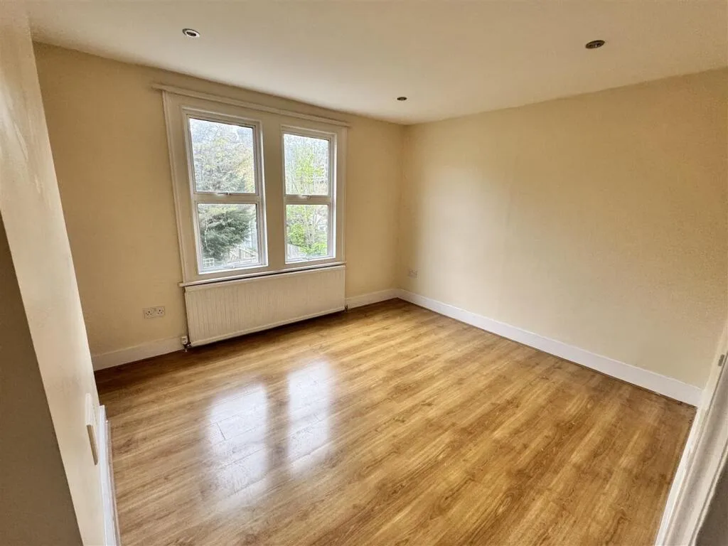 2 bedroom maisonette for rent