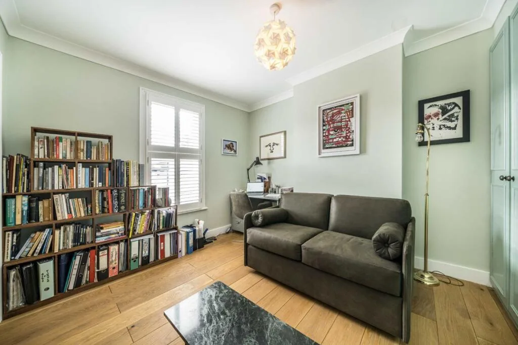 3 bedroom end of terrace house for rent