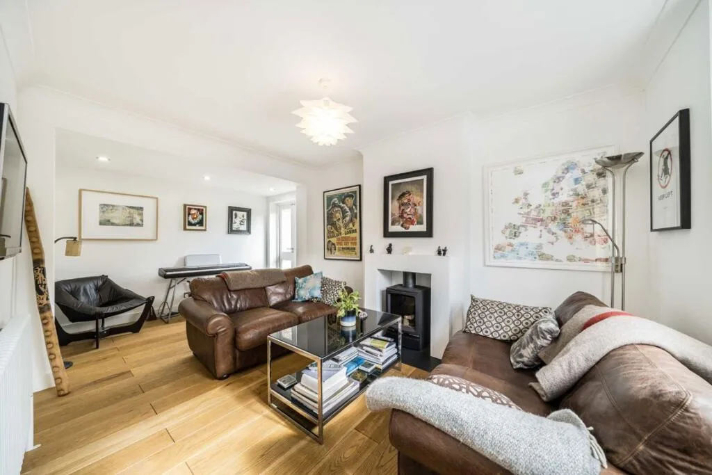 3 bedroom end of terrace house for rent