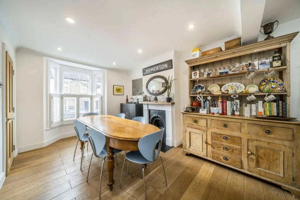3 bedroom end of terrace house for rent