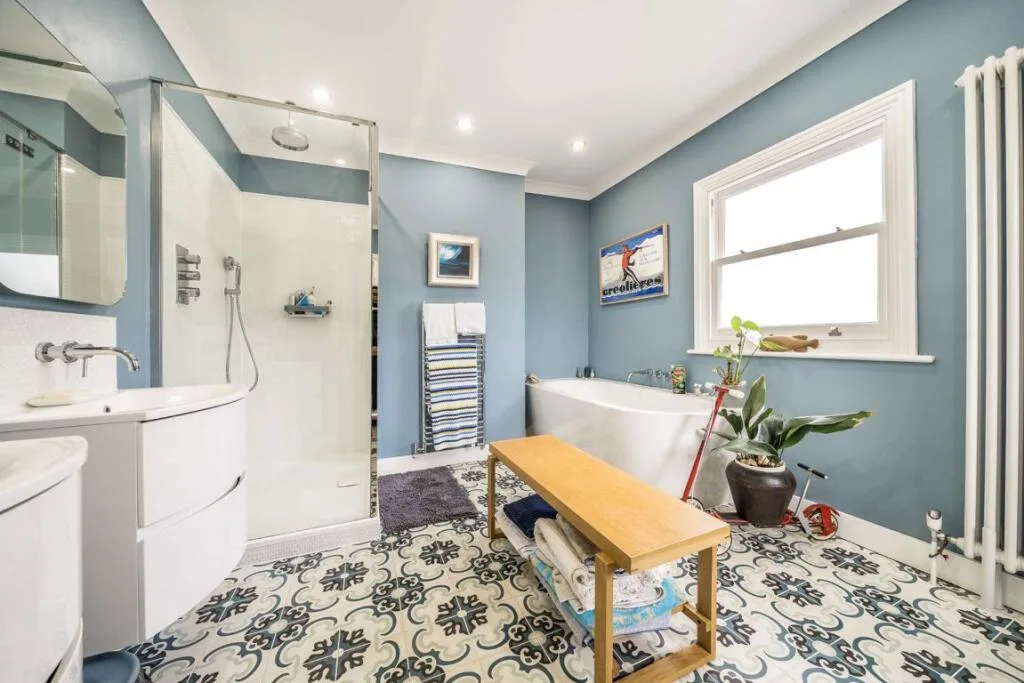 3 bedroom end of terrace house for rent