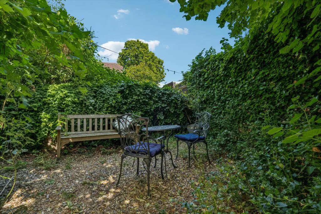 2 bedroom detached house for rent