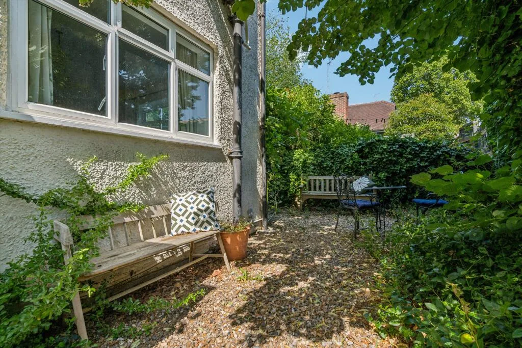 2 bedroom detached house for rent