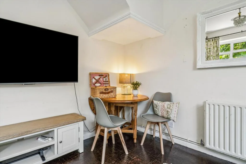 2 bedroom detached house for rent