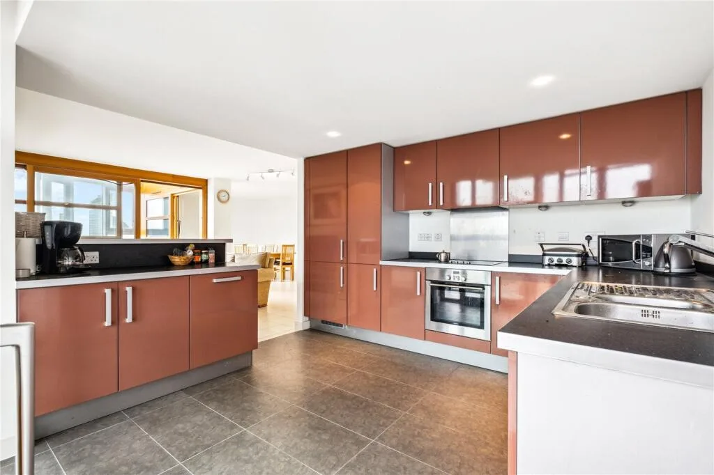 3 bedroom flat for rent