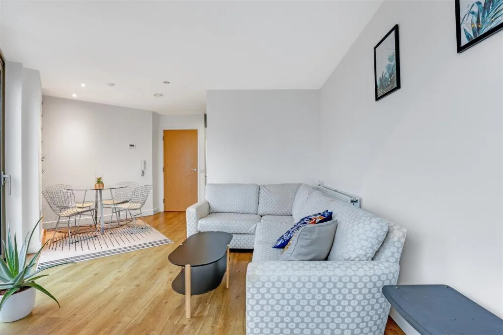 2 bedroom penthouse for rent