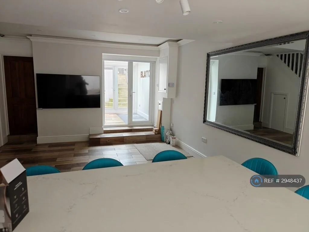 3 bedroom maisonette for rent