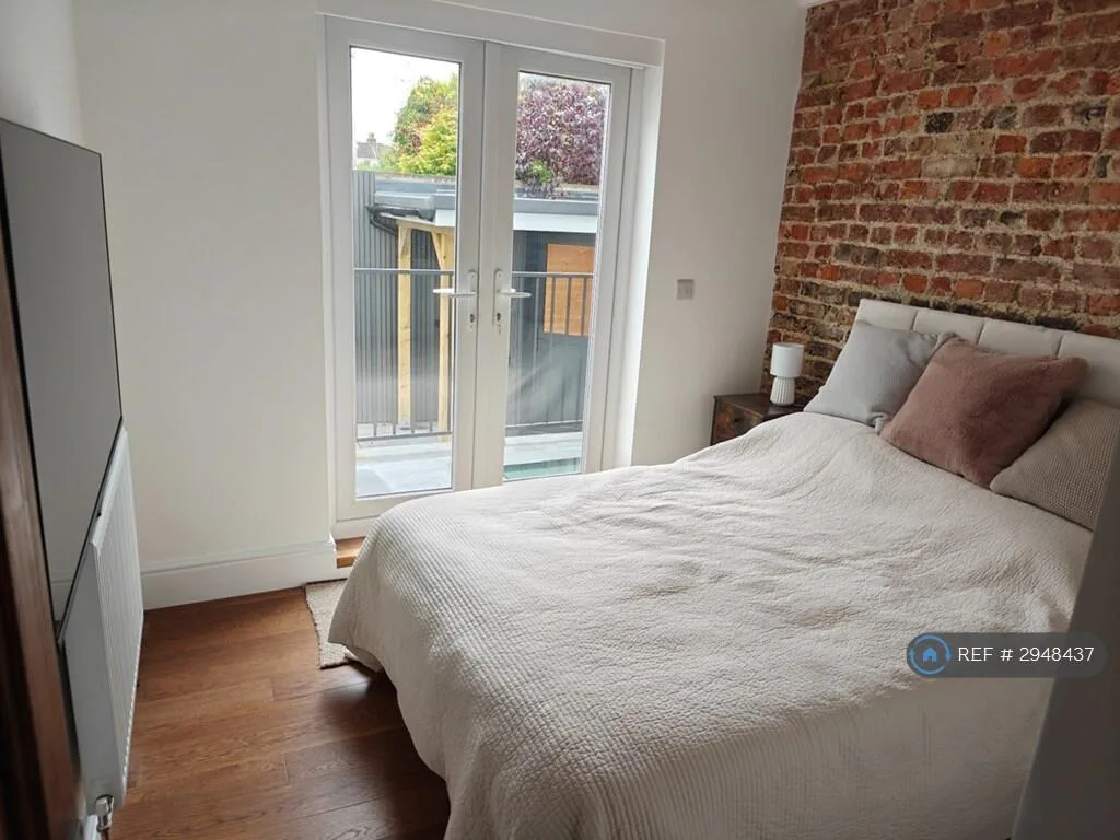 3 bedroom maisonette for rent