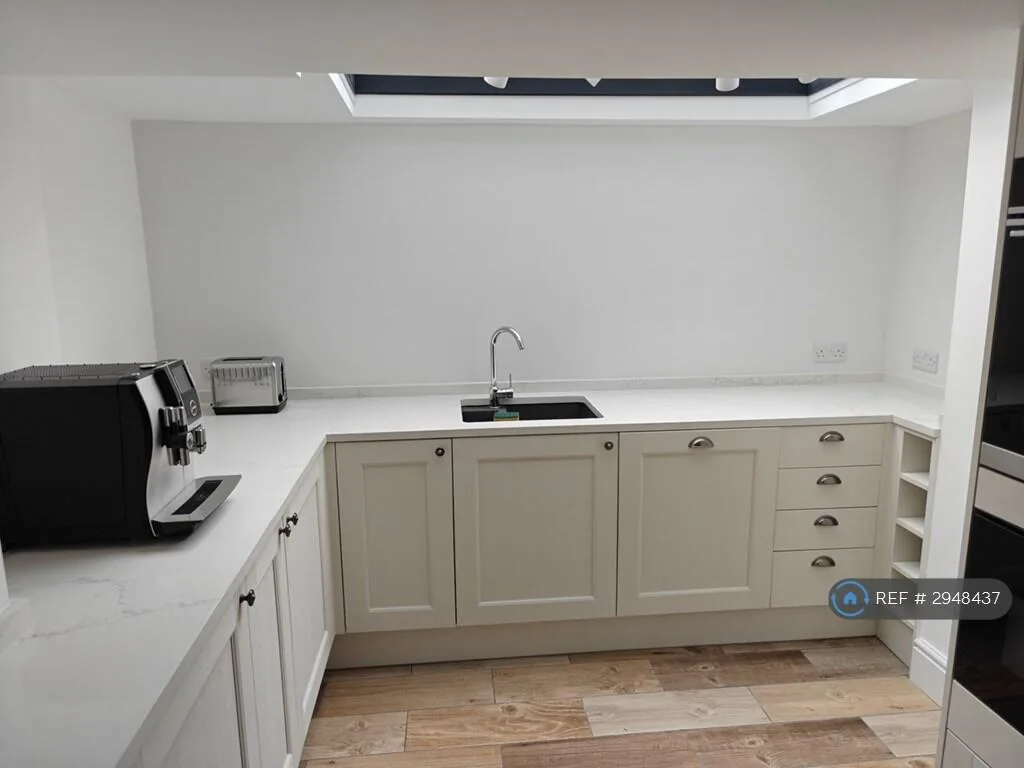 3 bedroom maisonette for rent